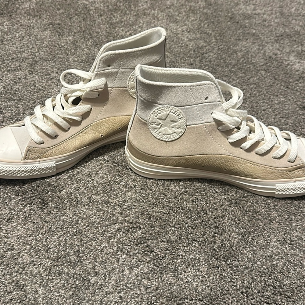 One of a kind Vanilla latte, converse All-Star